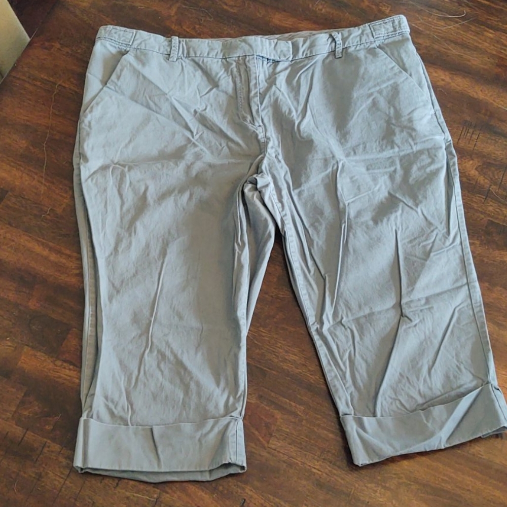 Old Navy Capri cuffed pants size 16